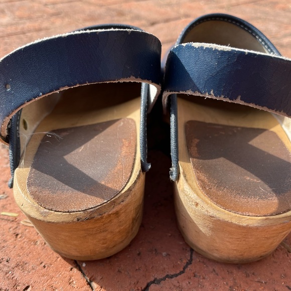 Swedish clogs navy blue buckle back strap wooden clogs size 8.5 - Picture 3 of 12